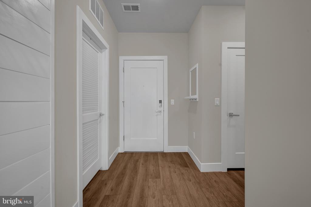 1761 Old Meadow Rd #221 — photo 2