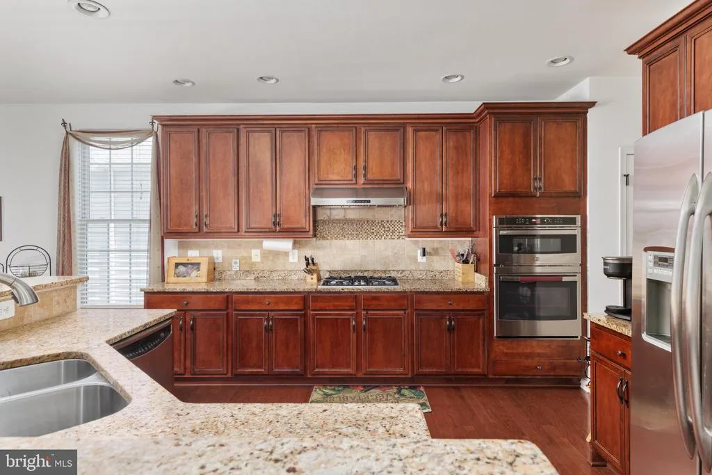 15610 Admiral Baker Circle — photo 9