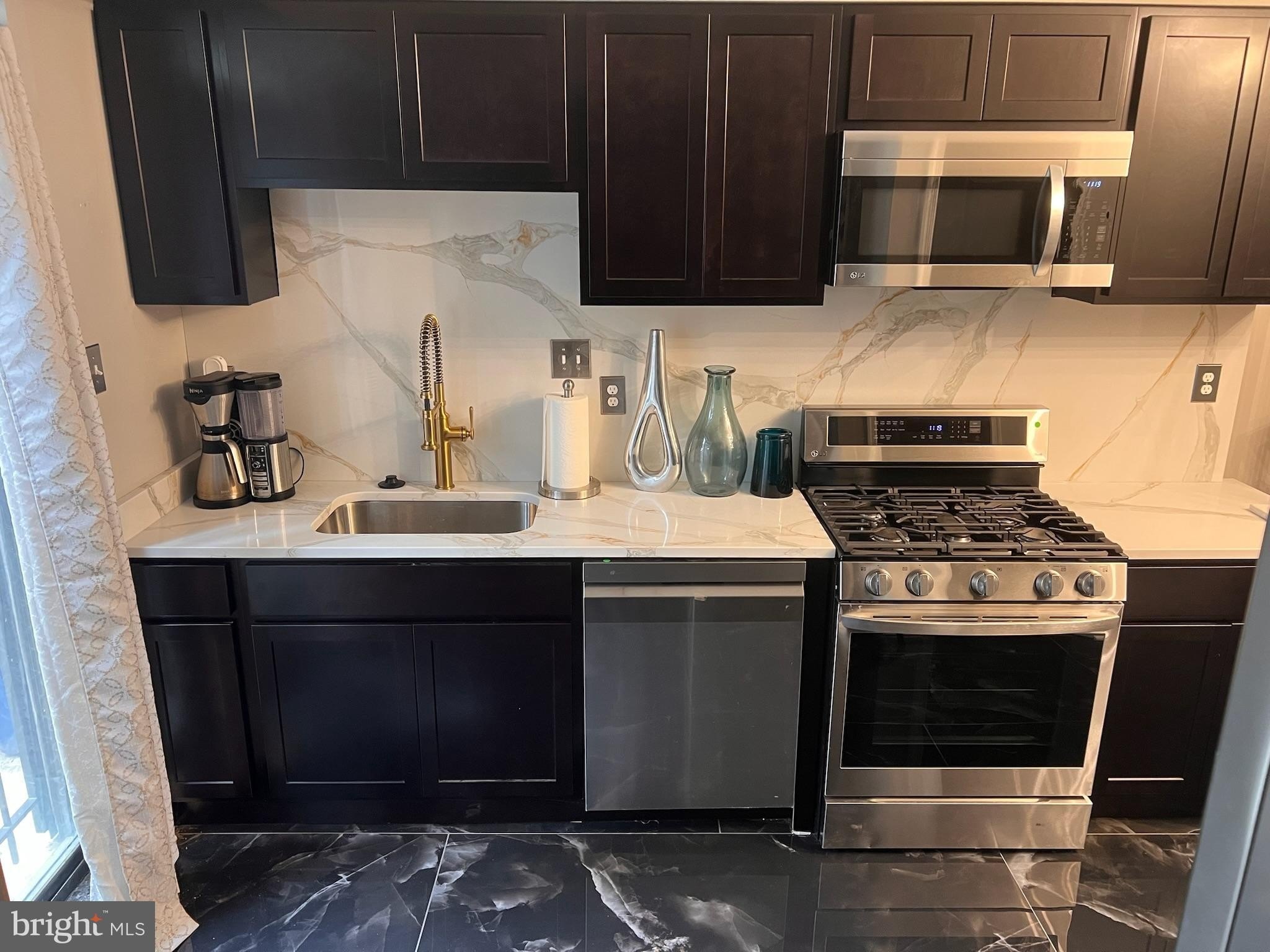 546 Hobart Pl NW — photo 6