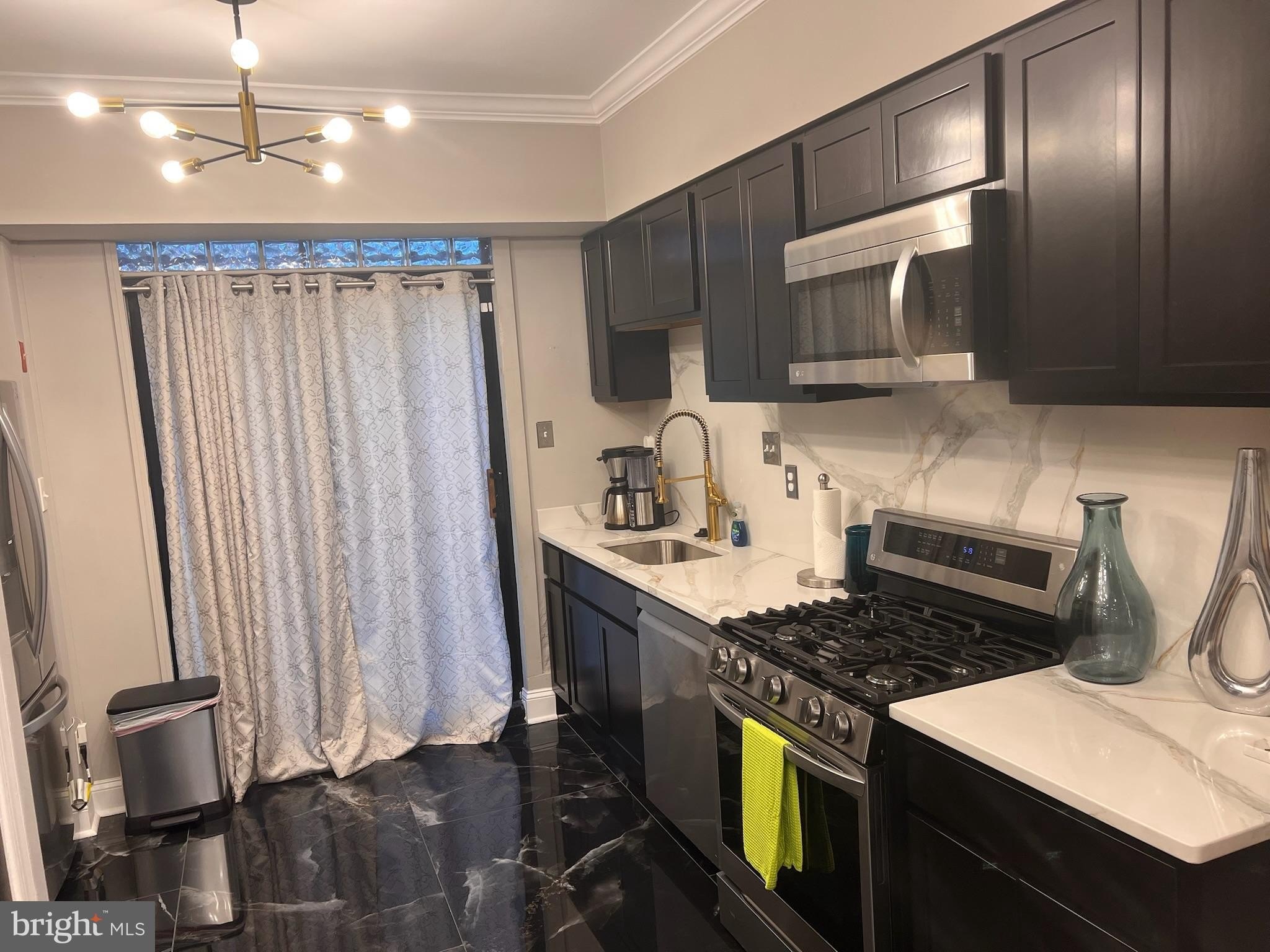 546 Hobart Pl NW — photo 7