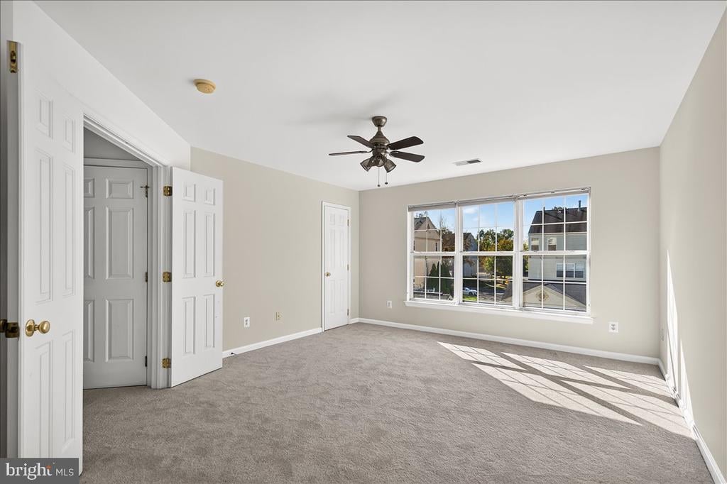26129 Nimbleton Square — photo 20